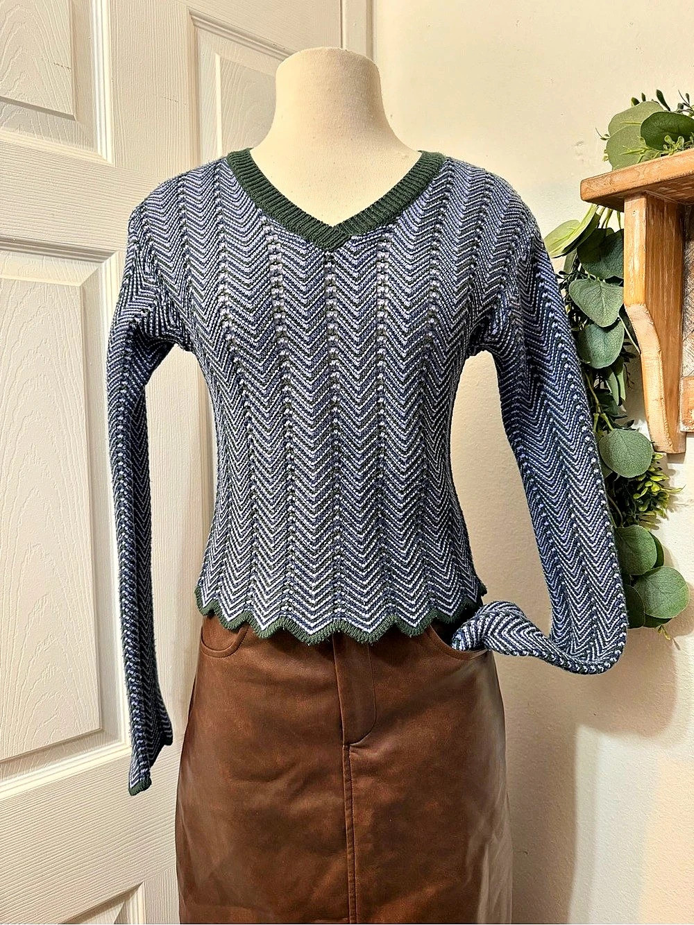 Vintage Silver Tab Chevron V-Neck Sweater Blue Green Scalloped Medium